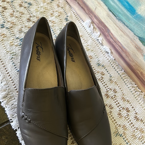 Trotters Women's Leather Moment Flat Dark Gray Women's Size 8 - Picture 8 of 9